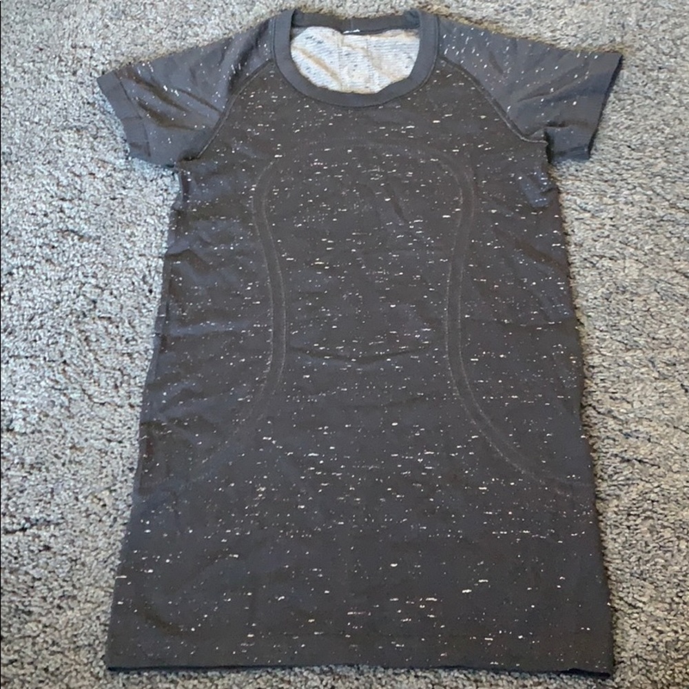 Black and white LULULEMON top